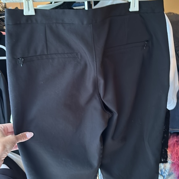 Lulu cropped pant - Picture 3 of 4
